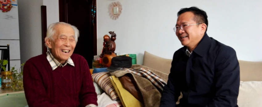 中国乐凯党委领导看望慰问乐凯老领导、老专家、老干部、老党员及生活困难职工